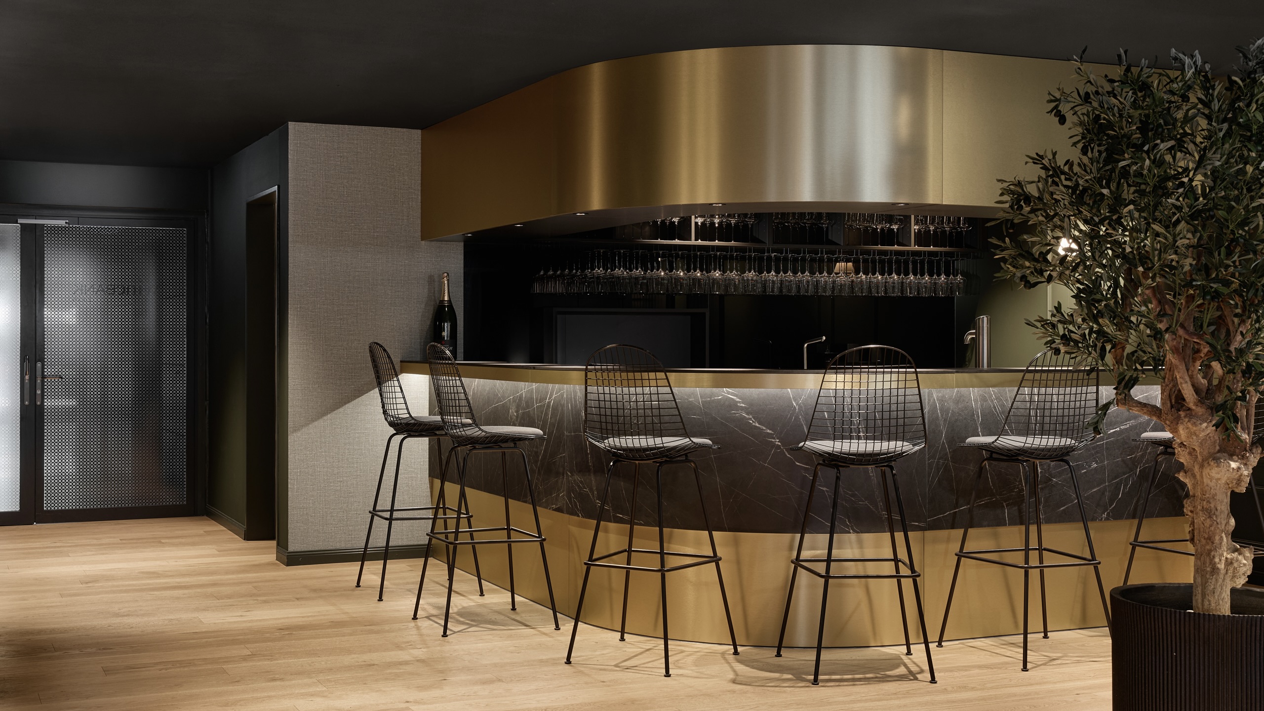 wineBANK-zuerich-21_by-Julian-Forte-Photography